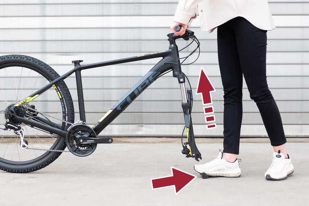 Schritt für Schritt erklärt: Aufbauanleitung für dein Fahrrad oder E-Bike 17 aufbau schutz achse entfernen - Schritt für Schritt erklärt: Aufbauanleitung für dein Fahrrad oder E-Bike