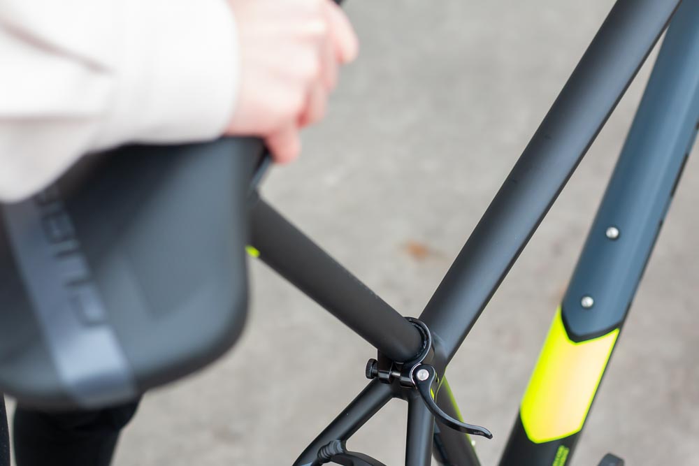 Schritt für Schritt erklärt: Aufbauanleitung für dein Fahrrad oder E-Bike 19 aufbau sattel einsetzen - Schritt für Schritt erklärt: Aufbauanleitung für dein Fahrrad oder E-Bike
