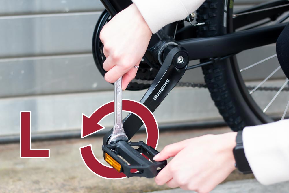 Schritt für Schritt erklärt: Aufbauanleitung für dein Fahrrad oder E-Bike 21 aufbau pedal links anschrauben - Schritt für Schritt erklärt: Aufbauanleitung für dein Fahrrad oder E-Bike