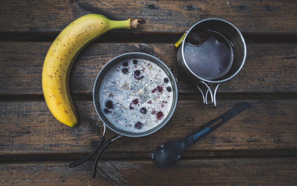 Starte mit einem energiegeladenen Frühstück am morgen (Photo by Marek Piwnicki on Unsplash) Starte mit einem energiegeladenen Frühstück am morgen (Photo by Marek Piwnicki on Unsplash)