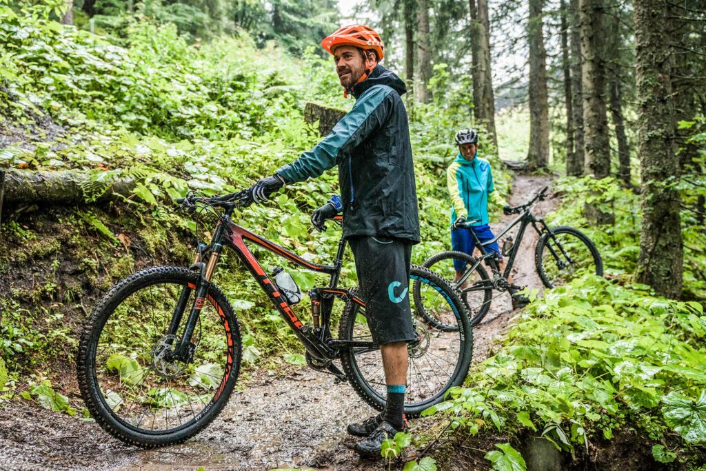 Schlechtwetter Mountainbiken - was brauche ich alles? mhw beratung mtb fahren bei regen outdoor bekleidung 1024x683 - Schlechtwetter Mountainbiken - was brauche ich alles?