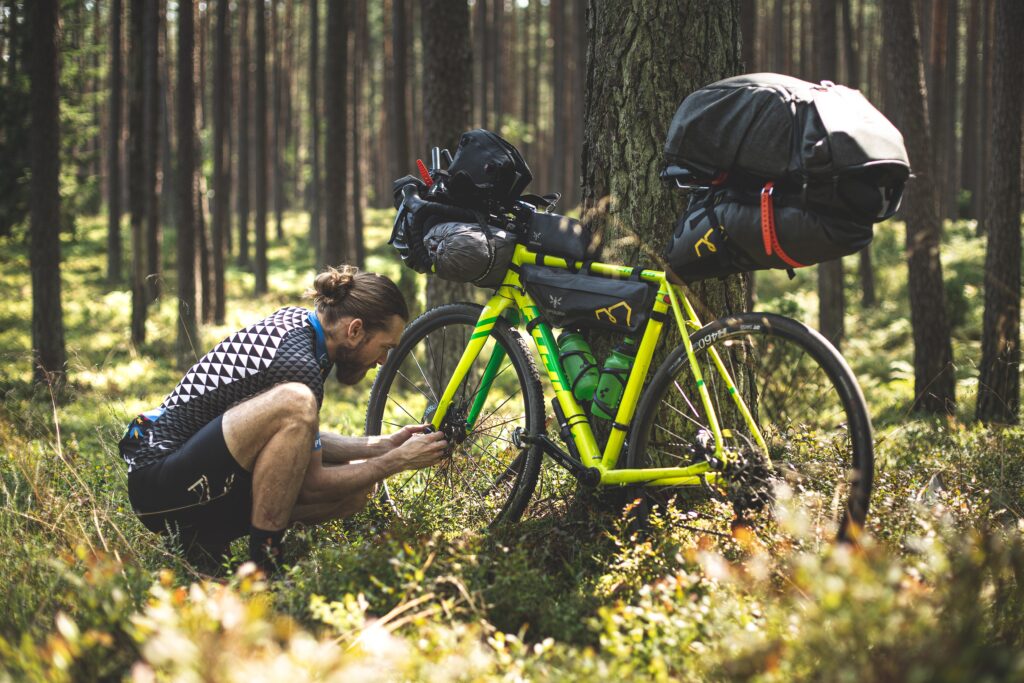 Bestens ausgerüstet für eine lange Bikepacking-Tour (Photo by Marek Piwnicki on Unsplash) Bestens ausgerüstet für eine lange Bikepacking-Tour (Photo by Marek Piwnicki on Unsplash)