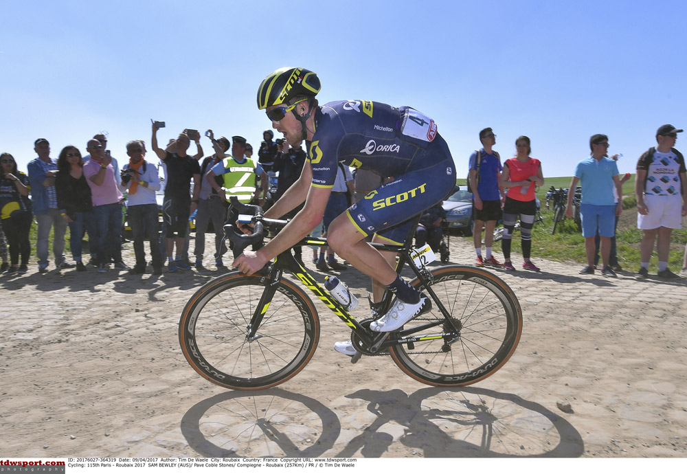 Das Team Orica-Scott am Start der Tour de France Orica Scott Bild 1 - Das Team Orica-Scott am Start der Tour de France