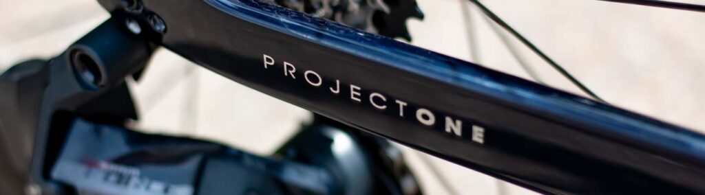 Der Project One Schriftzug an der Kettenstrebe Der Project One Schriftzug an der Kettenstrebe