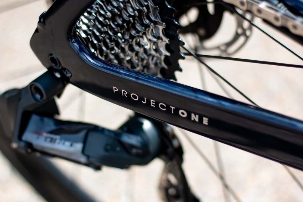 Individuelles Trek Madone 7 Disc eTab Aero-Rennrad (Project One) Trek Madone SLR 7 eTab Disc 02 1024x683 - Individuelles Trek Madone 7 Disc eTab Aero-Rennrad (Project One)