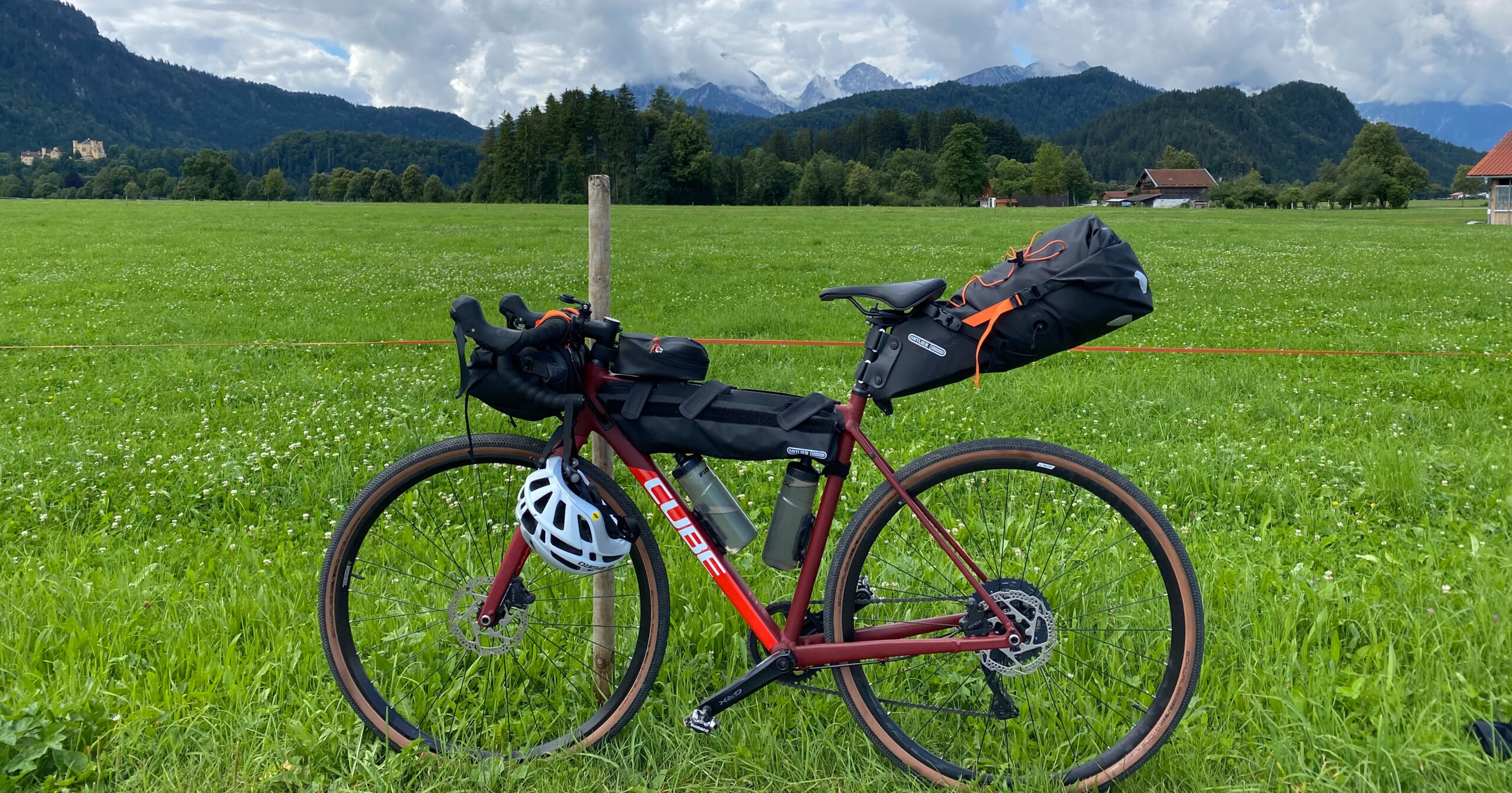 Links der Woche (KW 43) - AirBox, Jan Ulrich auf Mallorca, Radfahren im Regen & Bikepacking tom grove dKpimanuFSk unsplash scaled - Links der Woche (KW 43) - AirBox, Jan Ulrich auf Mallorca, Radfahren im Regen & Bikepacking