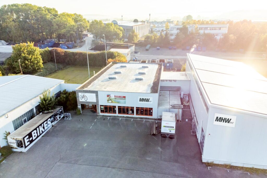 Neue Aufnahmen unseres Radcenters und der Verwaltung / Logistik mhw bike aussenaufnahmen radcenter logistik 01 1024x682 - Neue Aufnahmen unseres Radcenters und der Verwaltung / Logistik