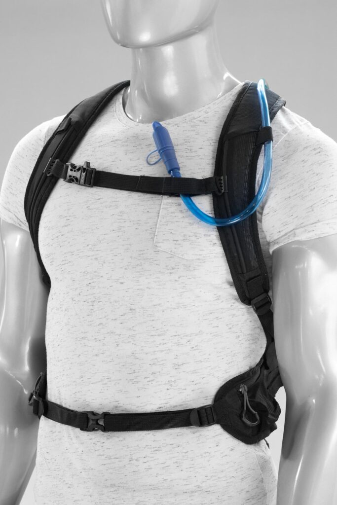 RAVE: Ein Rucksack für alles – Biken, Wandern, Laufen und Trailrunning R100127 Bike Outdoor Rucksack 2l Trinkblase 04 683x1024 - RAVE: Ein Rucksack für alles – Biken, Wandern, Laufen und Trailrunning