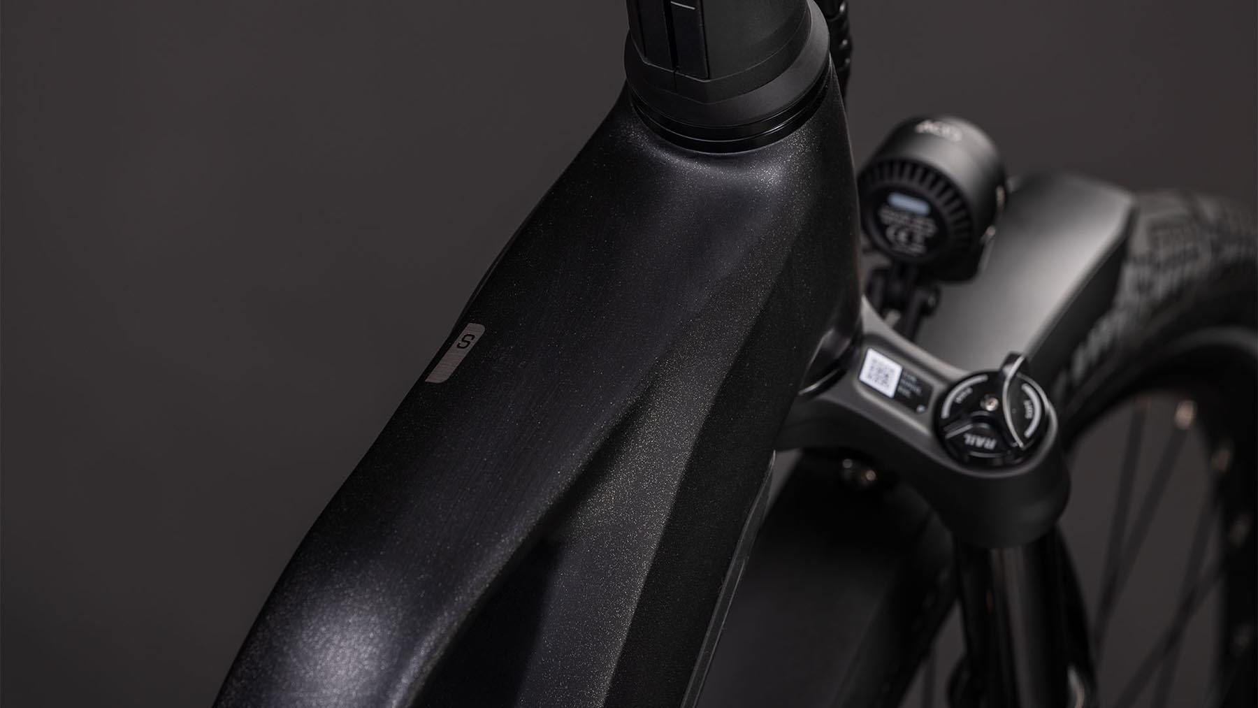 112601Z-Cube-Kathmandu-Hybrid-SLX-800-silverdust-n-chrome-2026-EBike-Trekkingrad-Damen-01