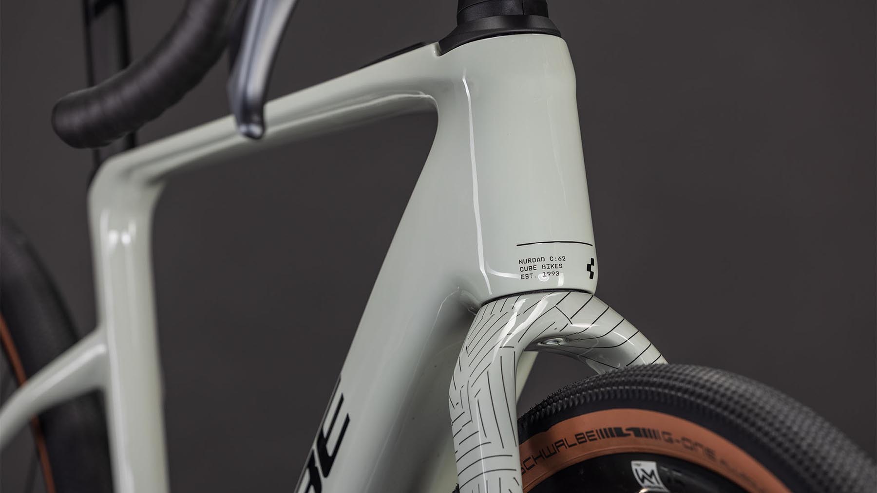 117200-Cube-Nuroad-Hybrid-C-62-Race-400X-reedbeige-n-black-2026-EBike-Gravel-Bike-05