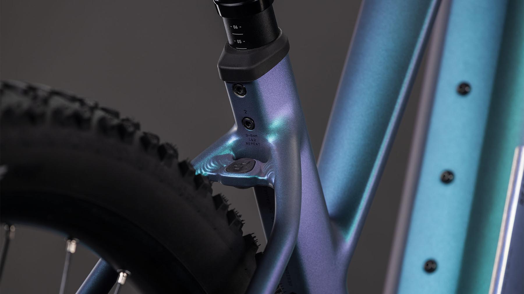 108421Z-Cube-Reaction-Hybrid-Race-800-polarlight-n-prism-2026-EBike-Hardtail-Mountainbike-Damen-04