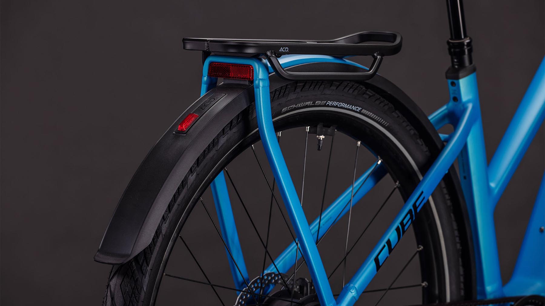 112311Z-Cube-Kathmandu-Hybrid-Comfort-Pro-800-azure-n-black-2026-EBike-Trekkingrad-Damen-03