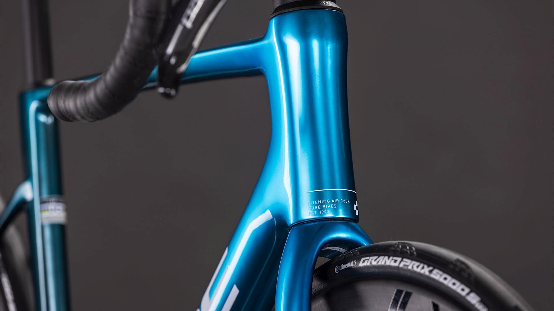 128300-Cube-Litening-AIR-C-68X-SLX-chromeblue-n-liquidblue-2026-Carbon-Rennrad-08