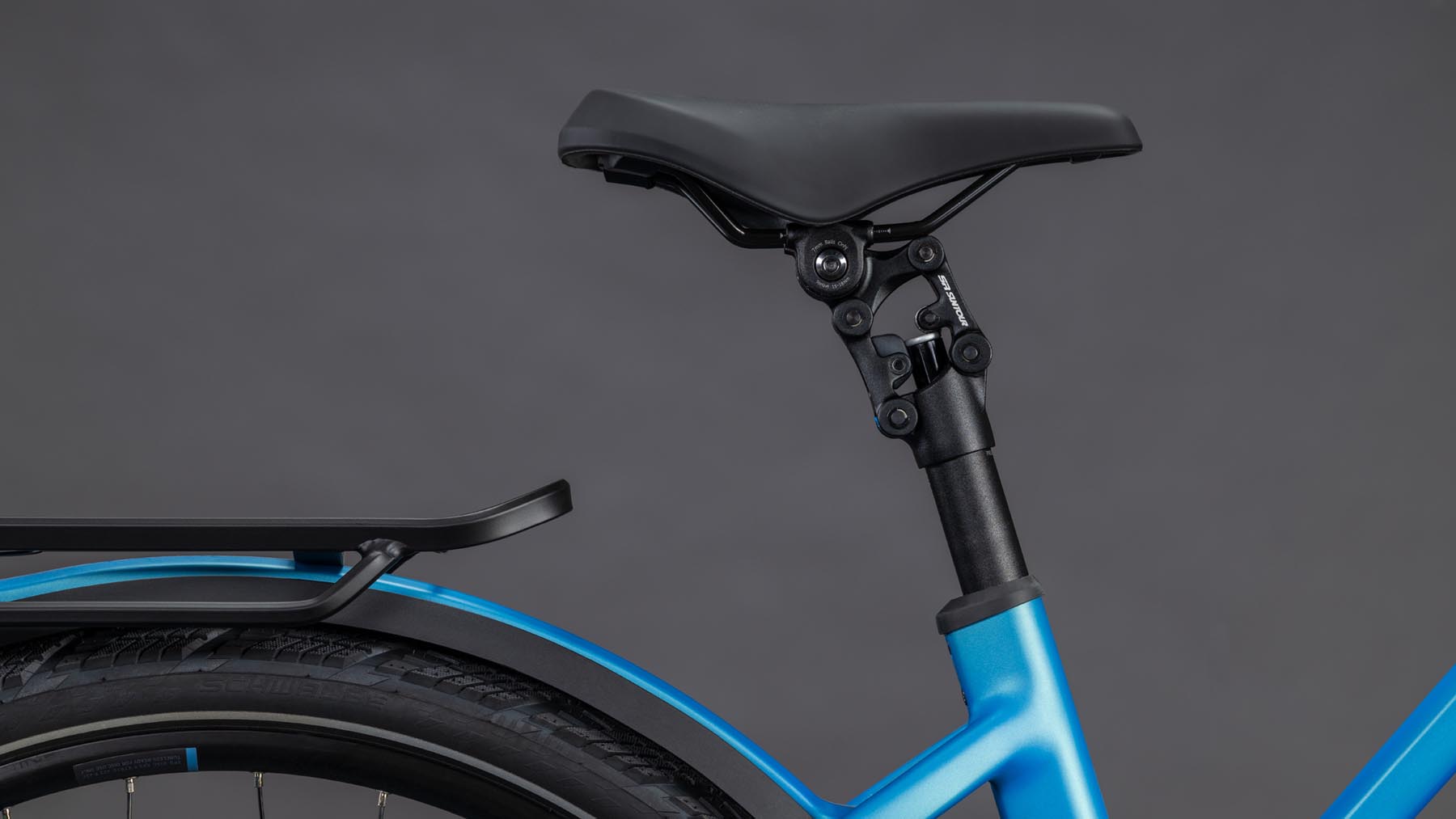 112311Z-Cube-Kathmandu-Hybrid-Comfort-Pro-800-azure-n-black-2026-EBike-Trekkingrad-Damen-06