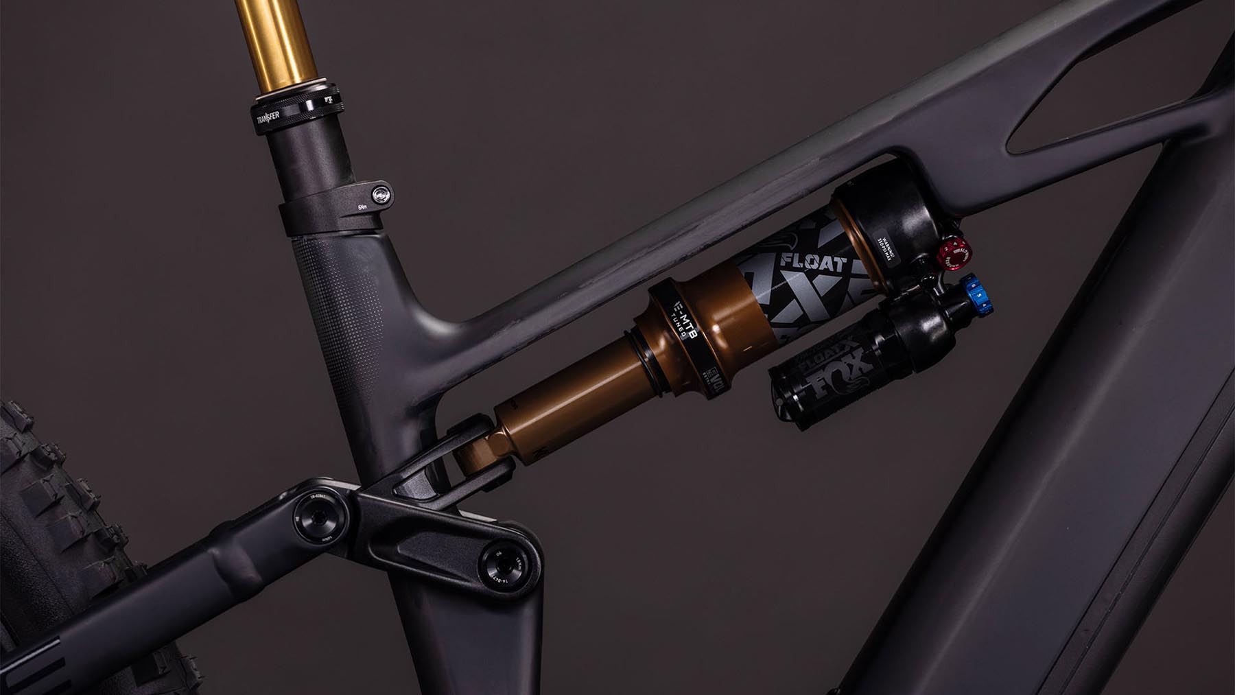 102800-Cube-Stereo-Hybrid-ONE44-HPC-AT-800-carbon-n-gold-2026-EBike-Fully-Mountainbike-02