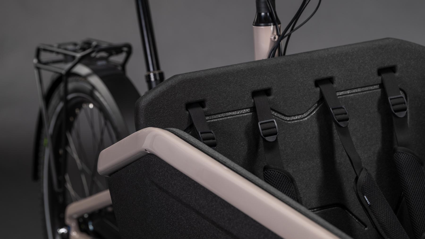 124200-Cube-Cargo-Hybrid-Comfort-Pro-Family-800-oatgrey-n-reflex-2026-EBike-Lastenfahrrad-07