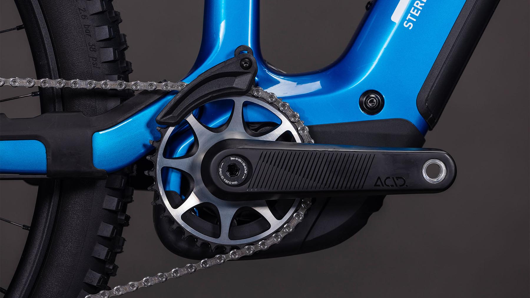102810-Cube-Stereo-Hybrid-ONE44-HPC-AT-800-actionteam-2026-EBike-Fully-Mountainbike-04