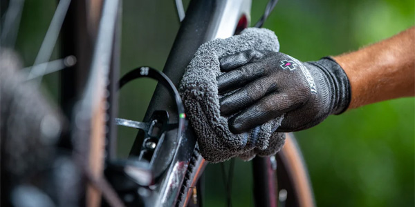 Klicke hier und gelange zu unseren Fahrrad-Reinigungsmitteln