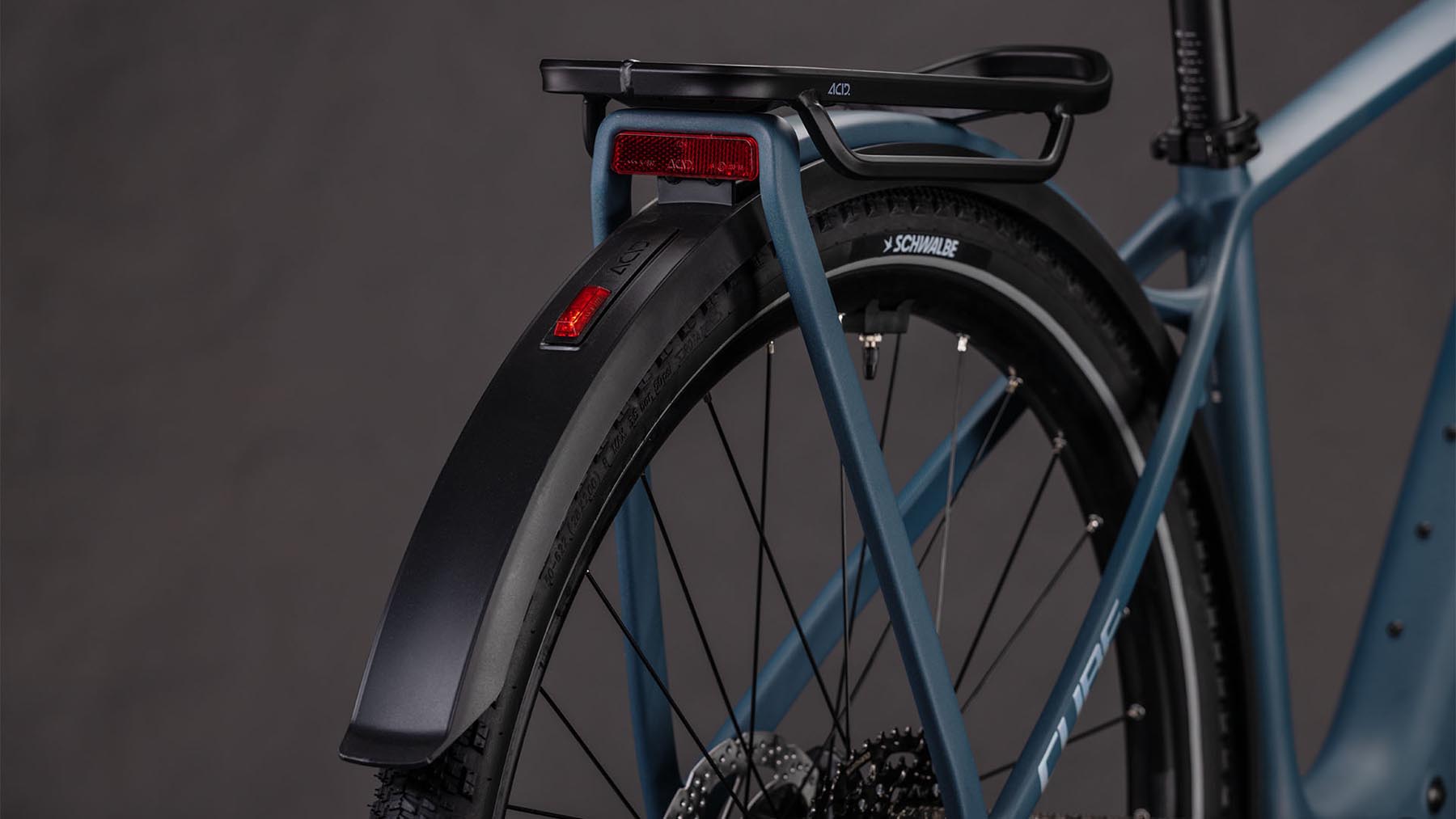 112900-Cube-Kathmandu-Hybrid-C-62-Pro-400X-spectralblue-n-prism-2026-EBike-Trekkingrad-Herren-03