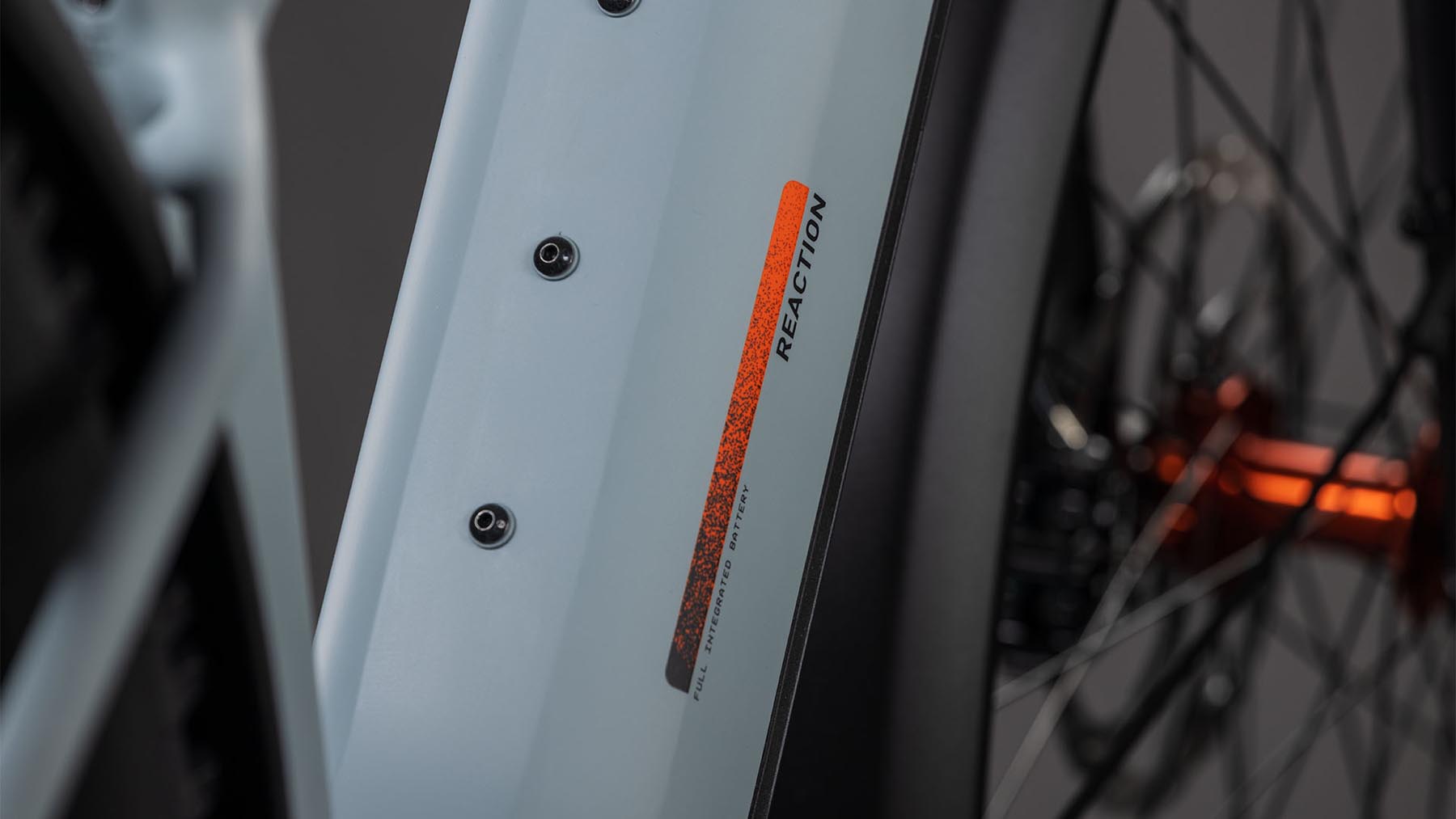 108430-Cube-Reaction-Hybrid-Race-800-FE-vulcan-n-orange-2026-EBike-Hardtail-Mountainbike-02