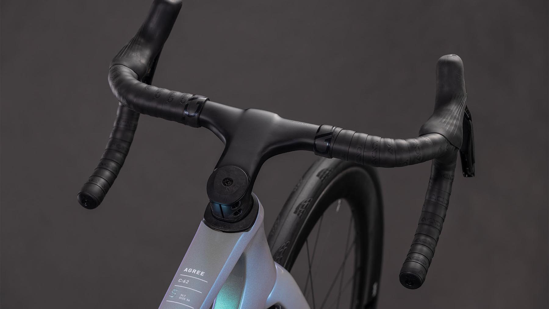 126510-Cube-Agree-C-62-SLT-greenfusion-n-white-2026-Carbon-Rennrad-02
