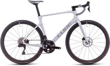 Cube Agree C:62 One Rennrad in Weiß.